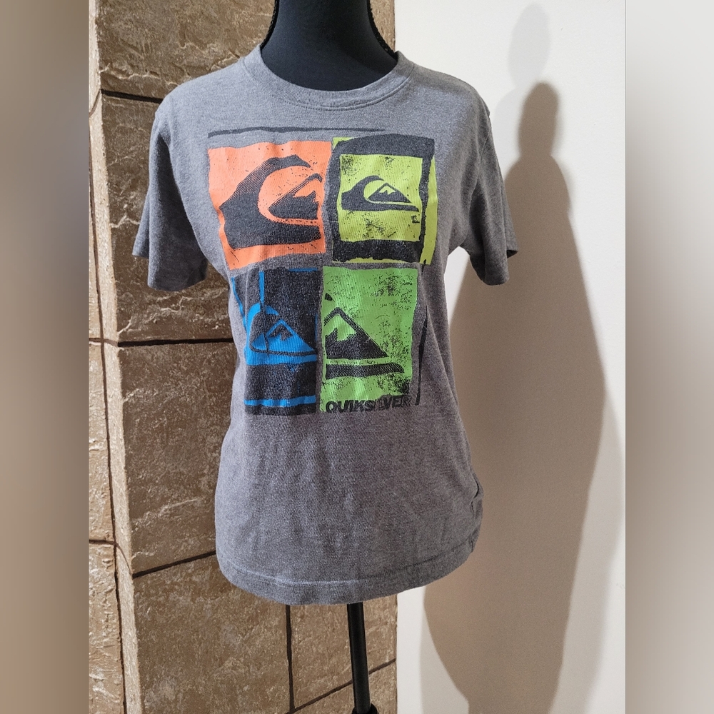 Quiksilver Gray Tee with Vibrant Graphic